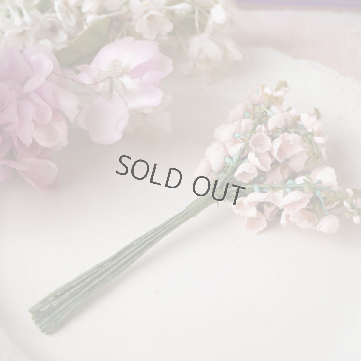 画像3: 薄いピンク色の布花の花束飾り (3)