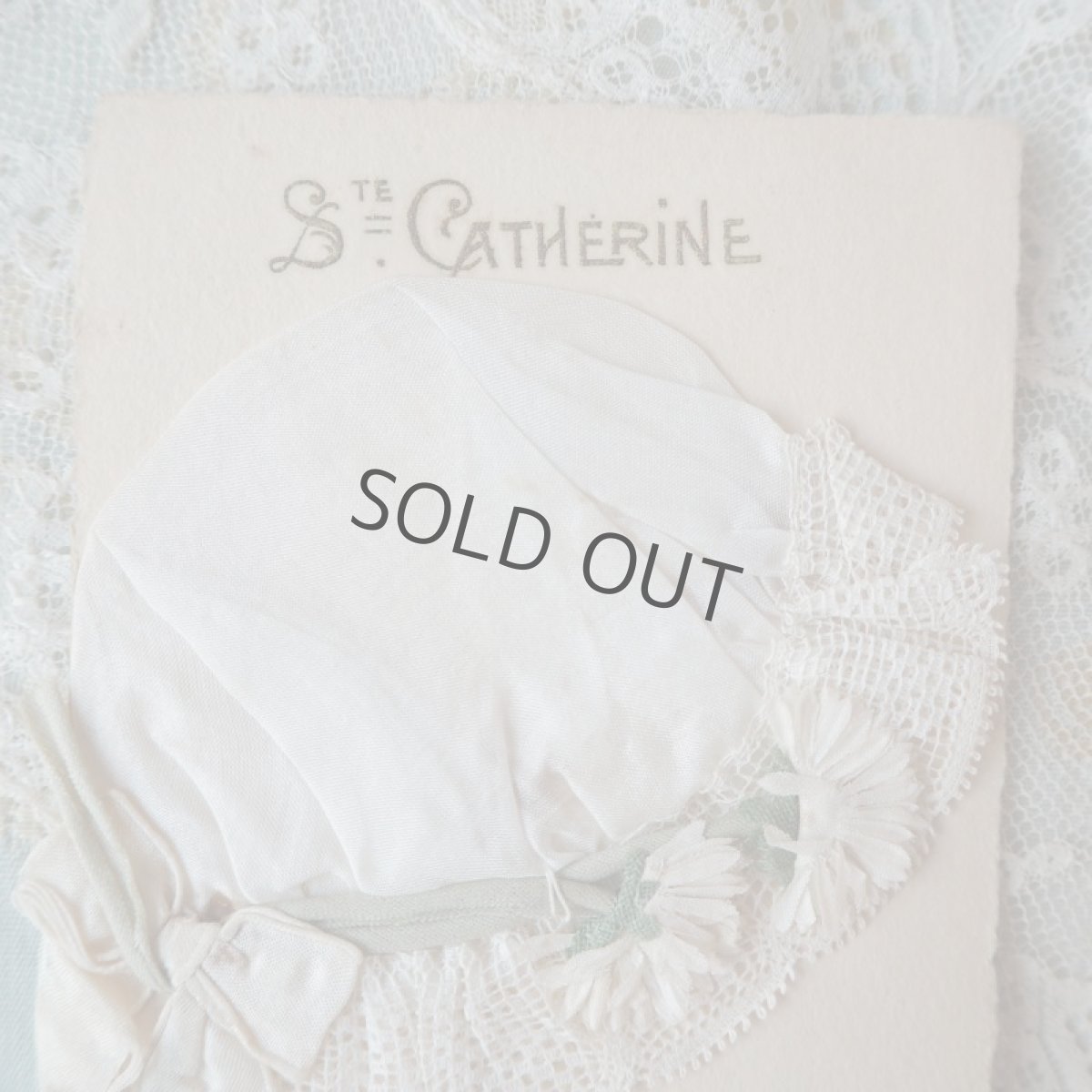 画像2: 白いレースのボネのカード/白い小花の布花 (2)