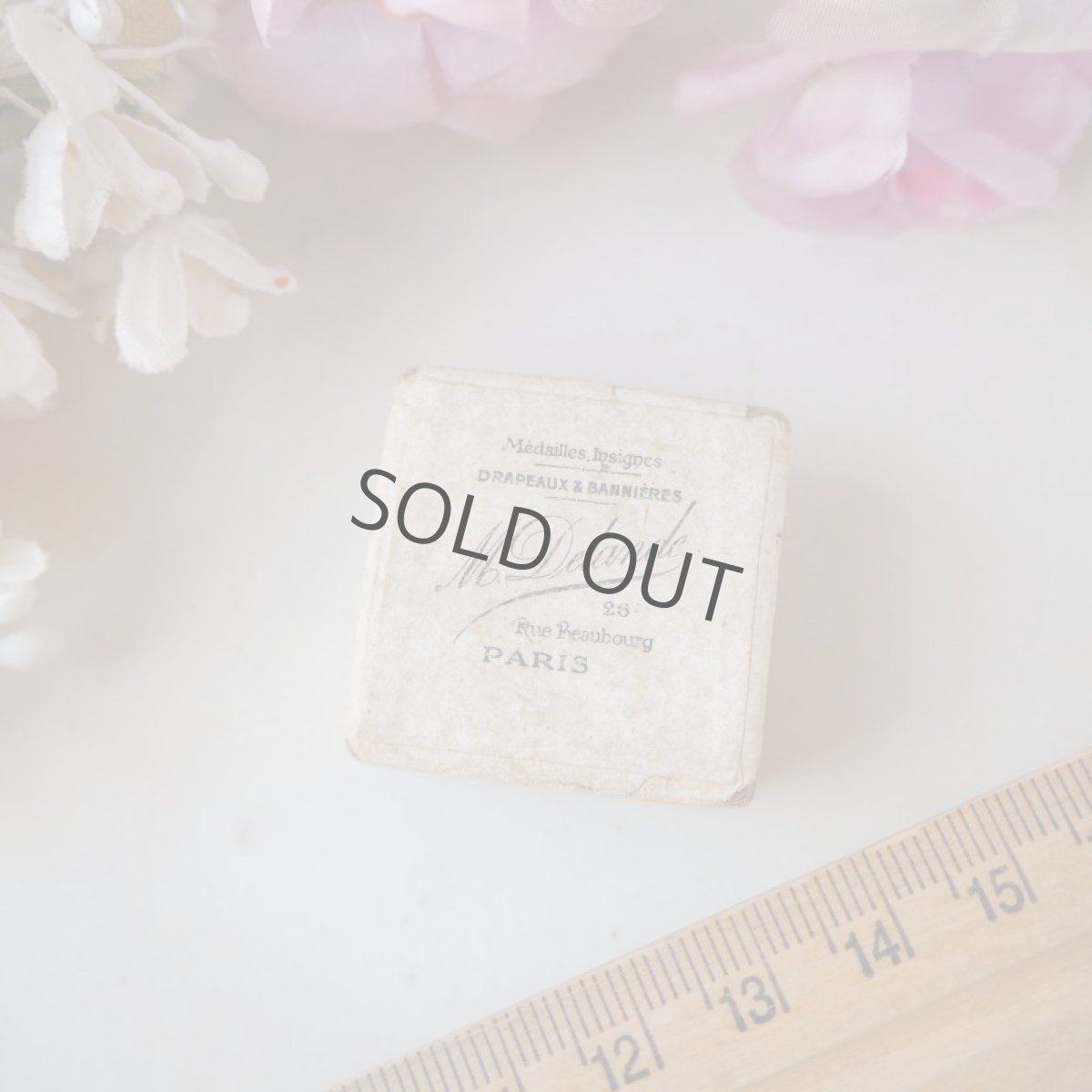 画像2: 古い小さな紙箱/白に黒文字 (2)