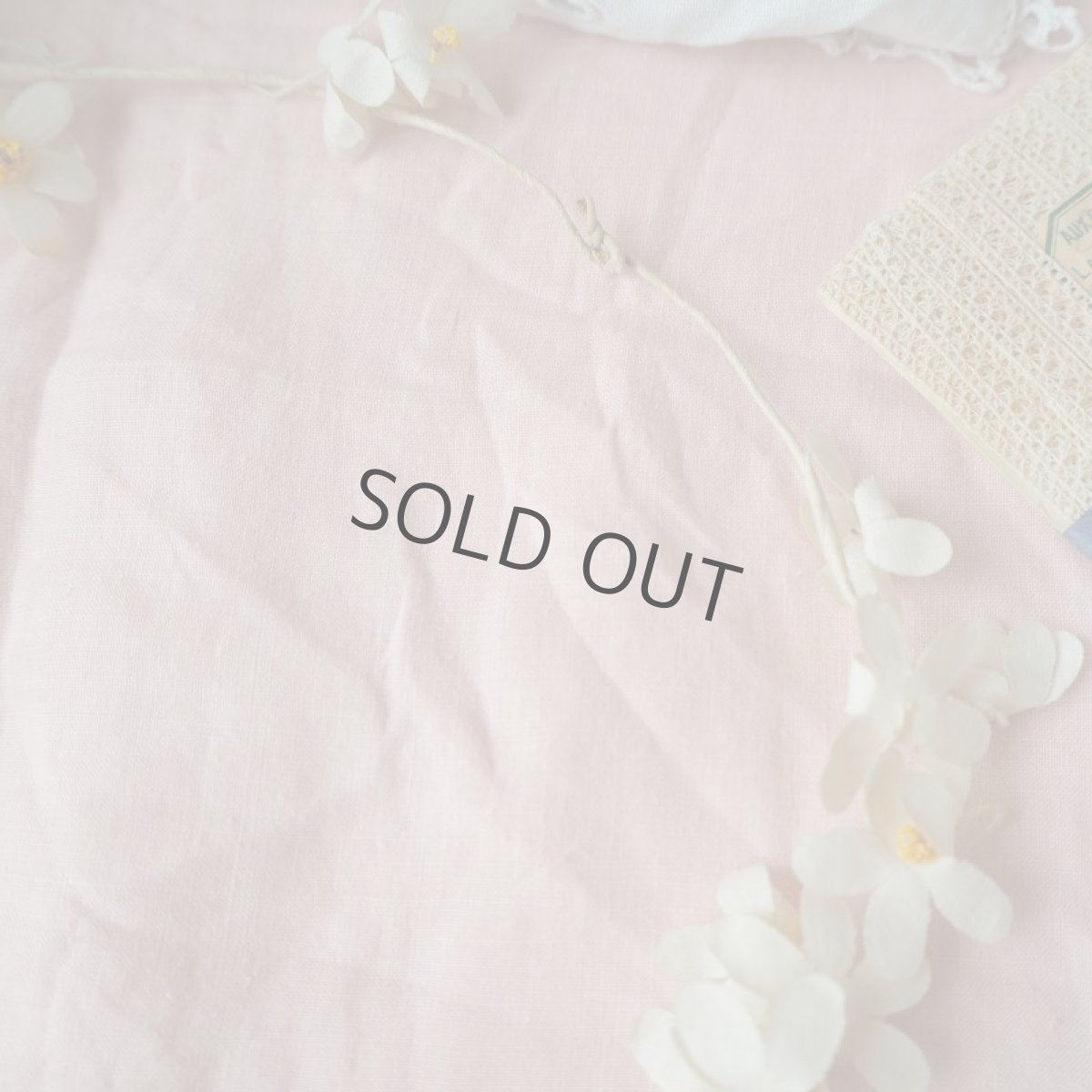 画像7: 白い布花ティアラとコサージュのセット (7)