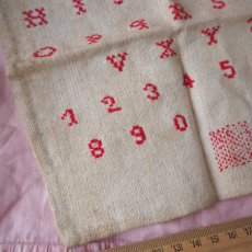 画像5: 古い刺繍サンプラー/ABCDE赤（大） (5)