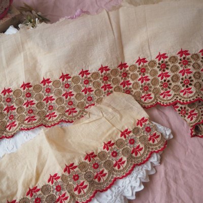 画像1: 手仕事のアイレット刺繍レース3種/赤と茶色の刺繍