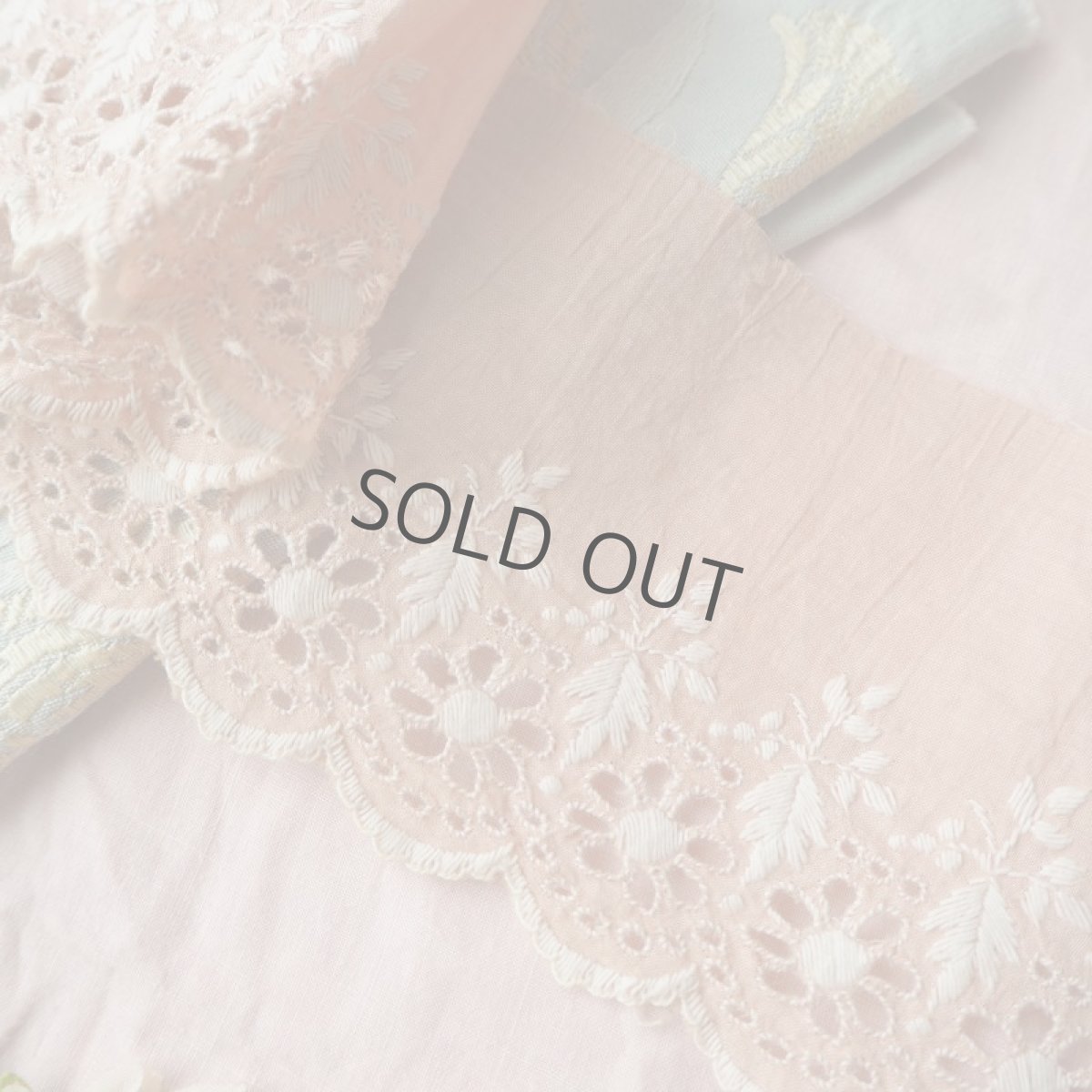 画像3: ロマンチックなサーモンピンク色アイレットレース/50cm〜カット販売 (3)