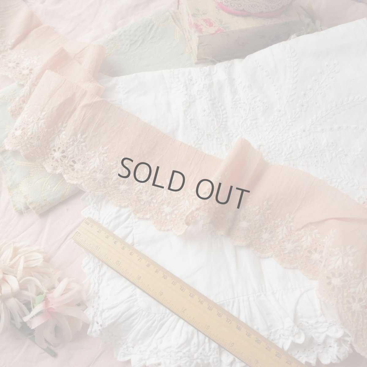 画像8: ロマンチックなサーモンピンク色アイレットレース/50cm〜カット販売 (8)