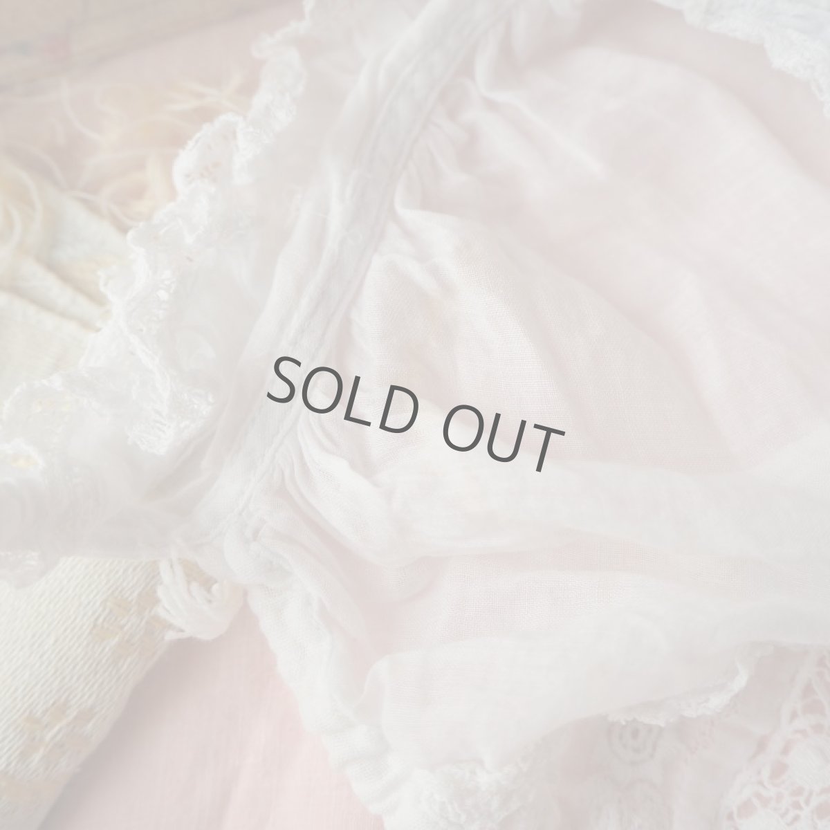 画像6: 白い刺繍とフリルたっぷりのベビーボネ (6)