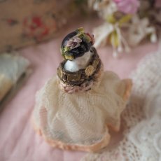 画像7: チュールレースドレスと布花のビスクヘッドドール／ロココリボンの小さなお人形 (7)