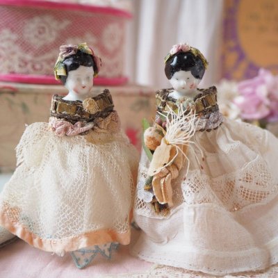 画像1: 布花とロココリボンのビスクヘッドドール/アンティークレース小さなお人形