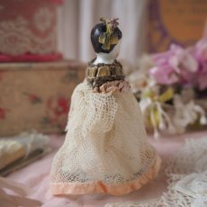 画像6: チュールレースドレスと布花のビスクヘッドドール／ロココリボンの小さなお人形 (6)