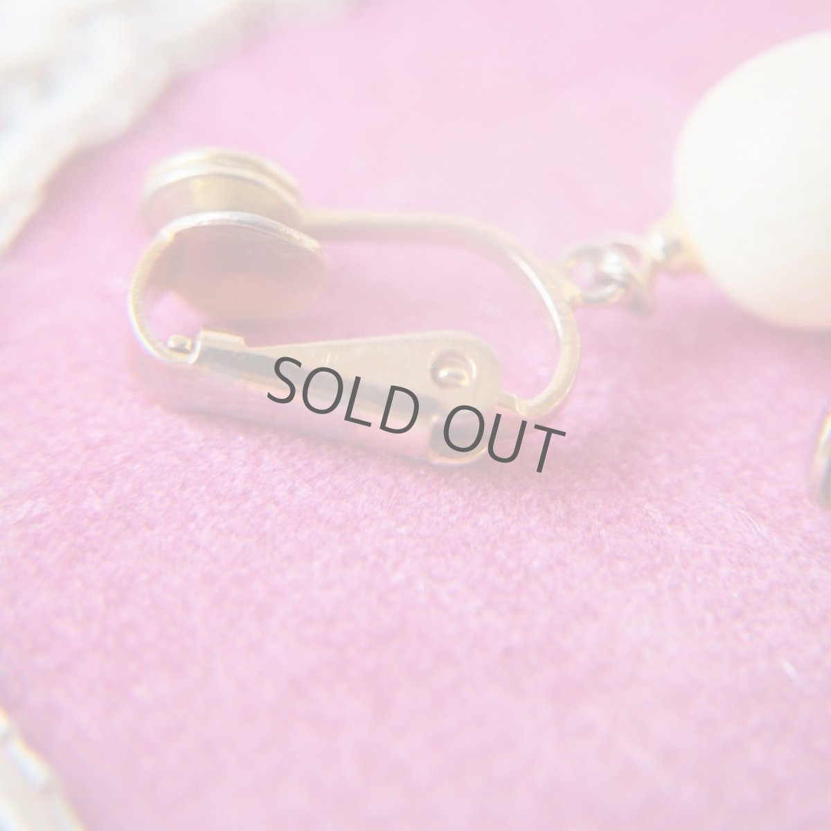 画像8: 鈴蘭の花形Bone製のイヤリング (8)