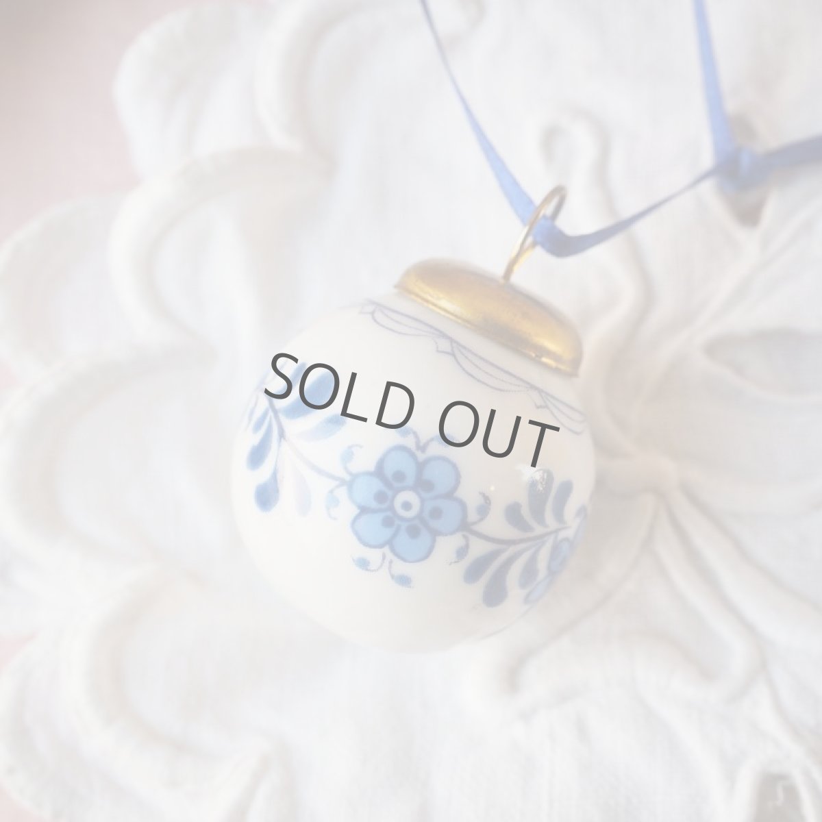 画像4: 青い花柄の陶器の飾り (4)