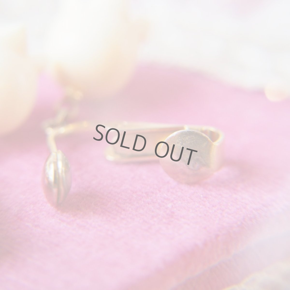 画像7: 鈴蘭の花形Bone製のイヤリング (7)