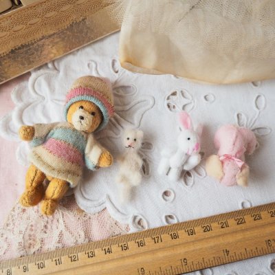 画像1: 小さなクマとウサギ、仔犬、ミニミニ白い仔犬縫いぐるみ4点セット／ドール小物