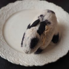 画像12: シュタイフ社　白黒ブチ柄の小さなウサギさん (12)