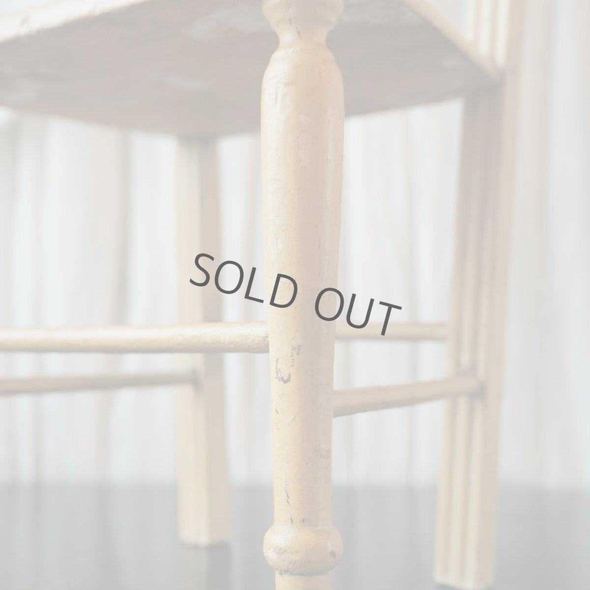 画像10: ドール用木製金色とクリームベージュ色のペイントの椅子/小家具 (10)