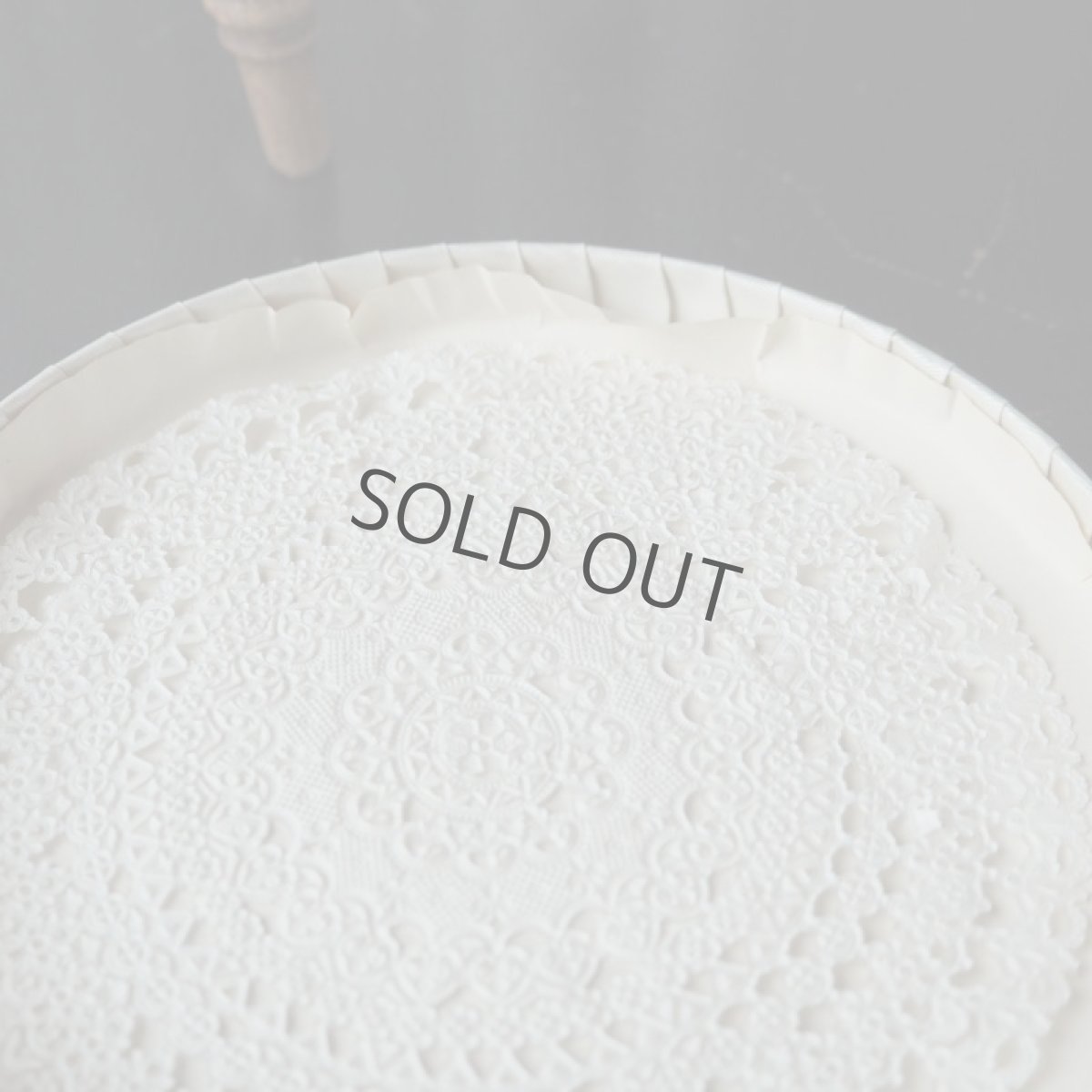 画像6: 白いレース布のドラジェBOX／ピンクとブルーのロココリボンの飾り (6)