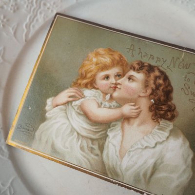 画像1: 白い洋服を着た親子の絵柄/ヴィクトリアンNew Year カード