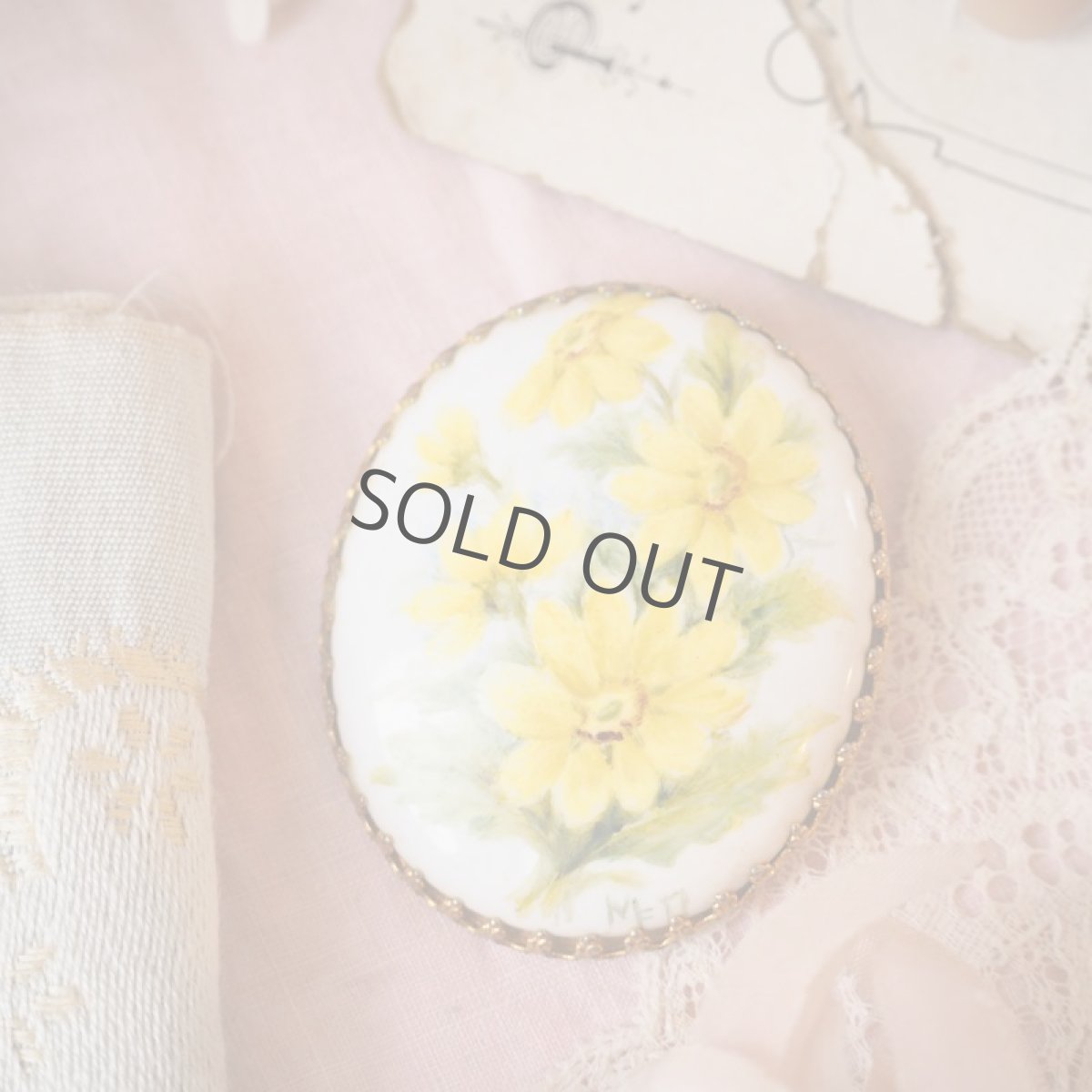 画像2: 陶器のブローチ、マリーゴールド (2)