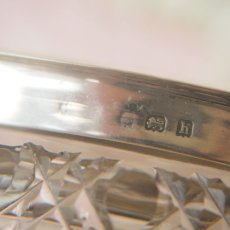 画像8: シルバー刻印ガラスの小物入れ楕円形/欠け有りセール品 (8)
