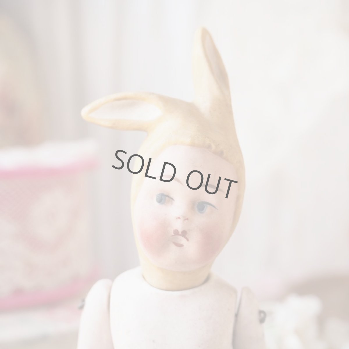 画像2: イースターバニーの着ぐるみビスクドール (2)