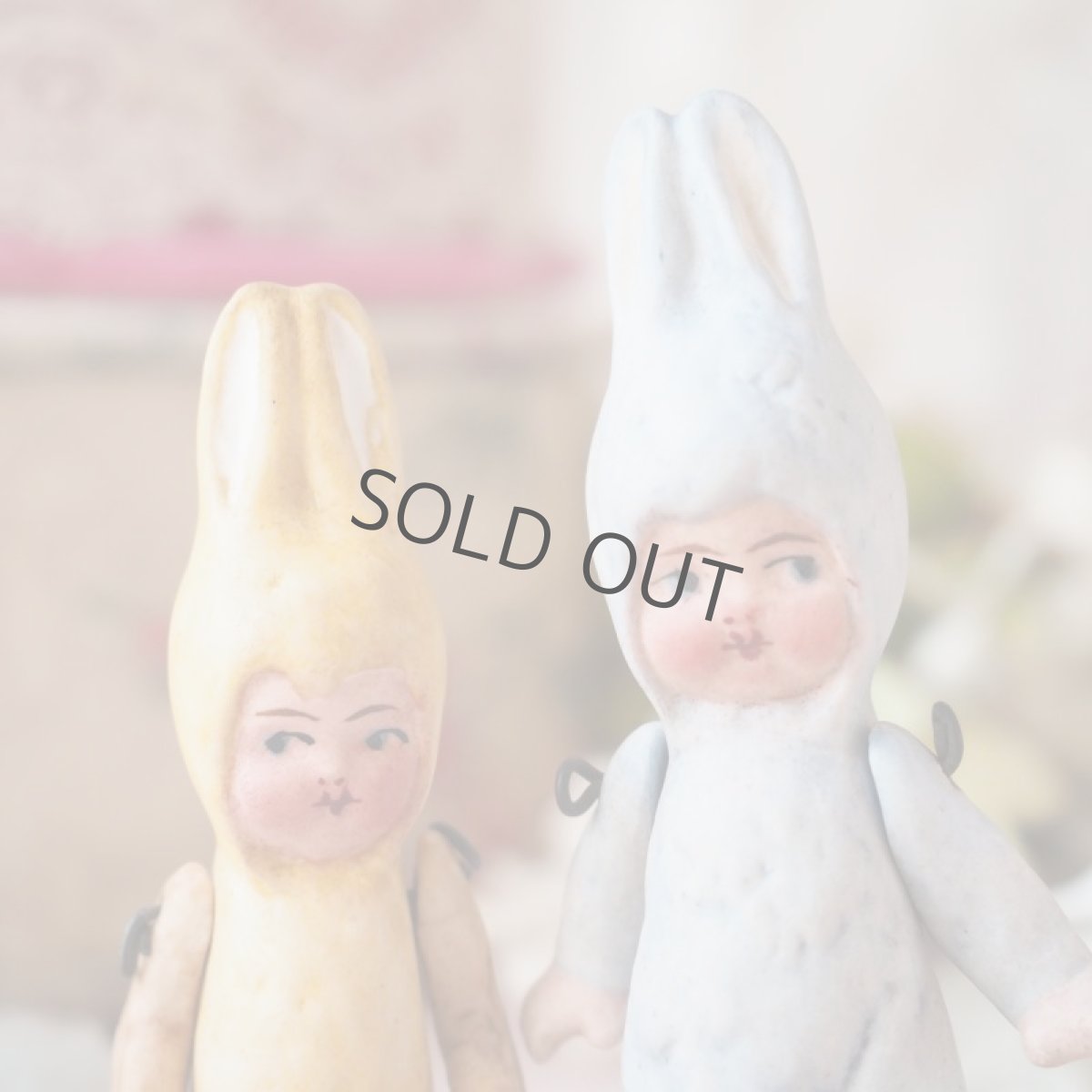 画像2: イースターバニーうさぎの着ぐるみビスクドール/ブルーグレー/イエローオーカー (2)