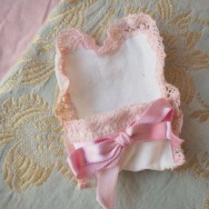 画像9: ツインベビーピンク色リボンのおくるみ赤ちゃんのビスクドール (9)