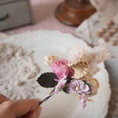 画像2: 白、ベージュ、薄いピンク色の布花/可憐で小さなブーケ (2)
