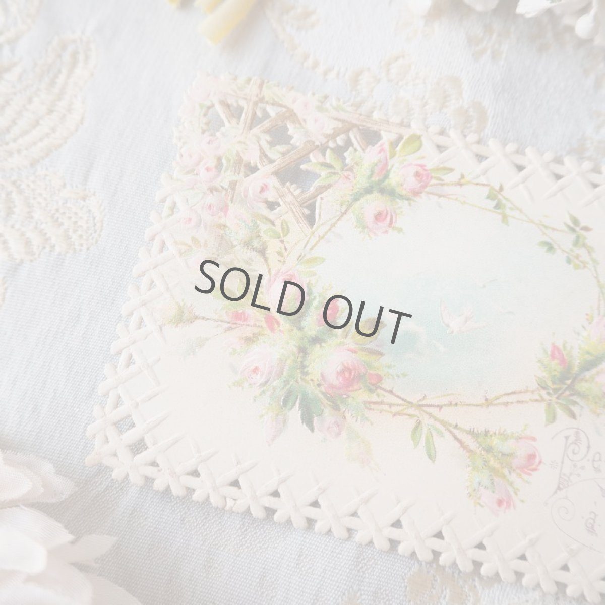 画像2: 空を舞う白い鳥とピンクの薔薇のカード (2)