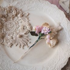 画像6: 白、ベージュ、薄いピンク色の布花/可憐で小さなブーケ (6)