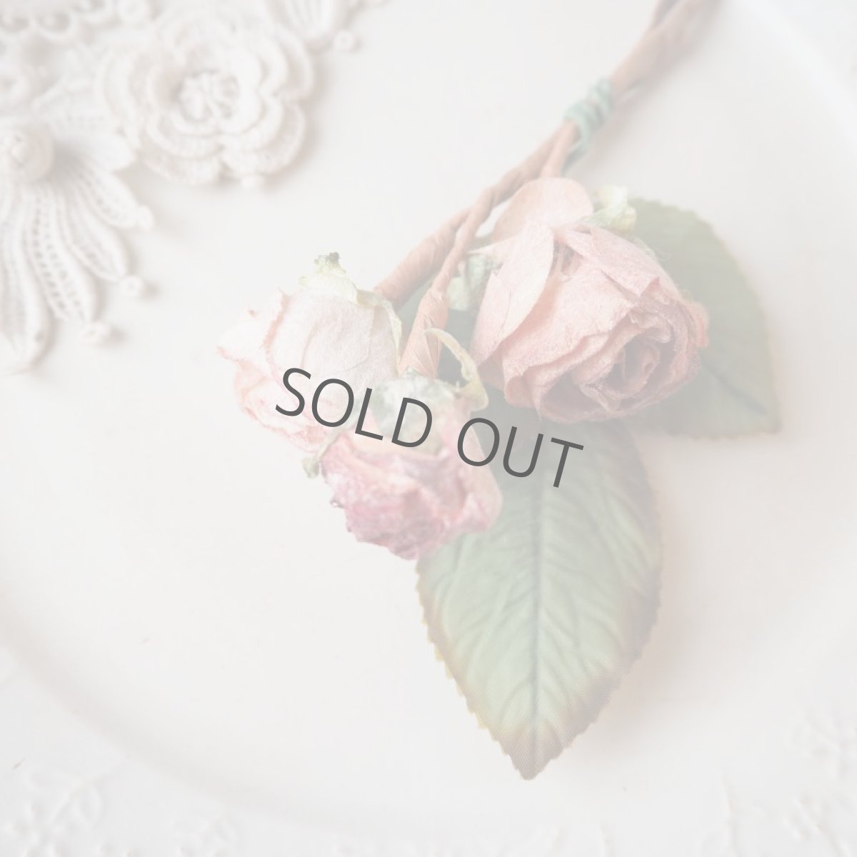 画像6: 褪せたベージュ色薔薇と葉っぱの飾り (6)