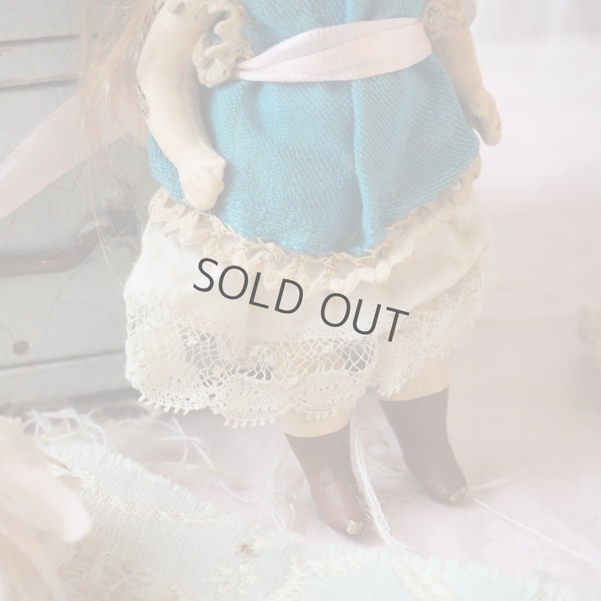 画像16: フランス製小さなお人形ミニョネット/青いワンピース (16)