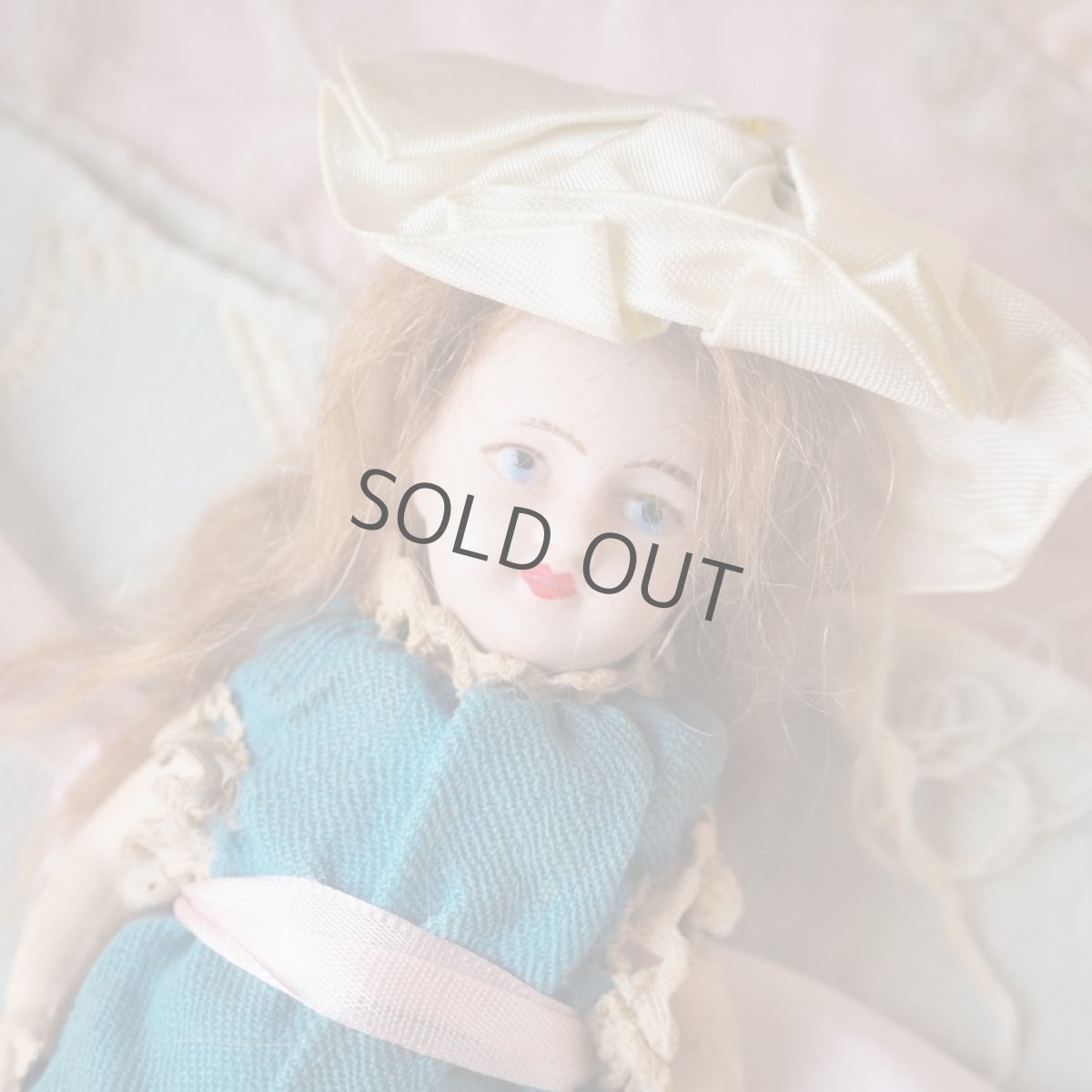 画像2: フランス製小さなお人形ミニョネット/青いワンピース (2)