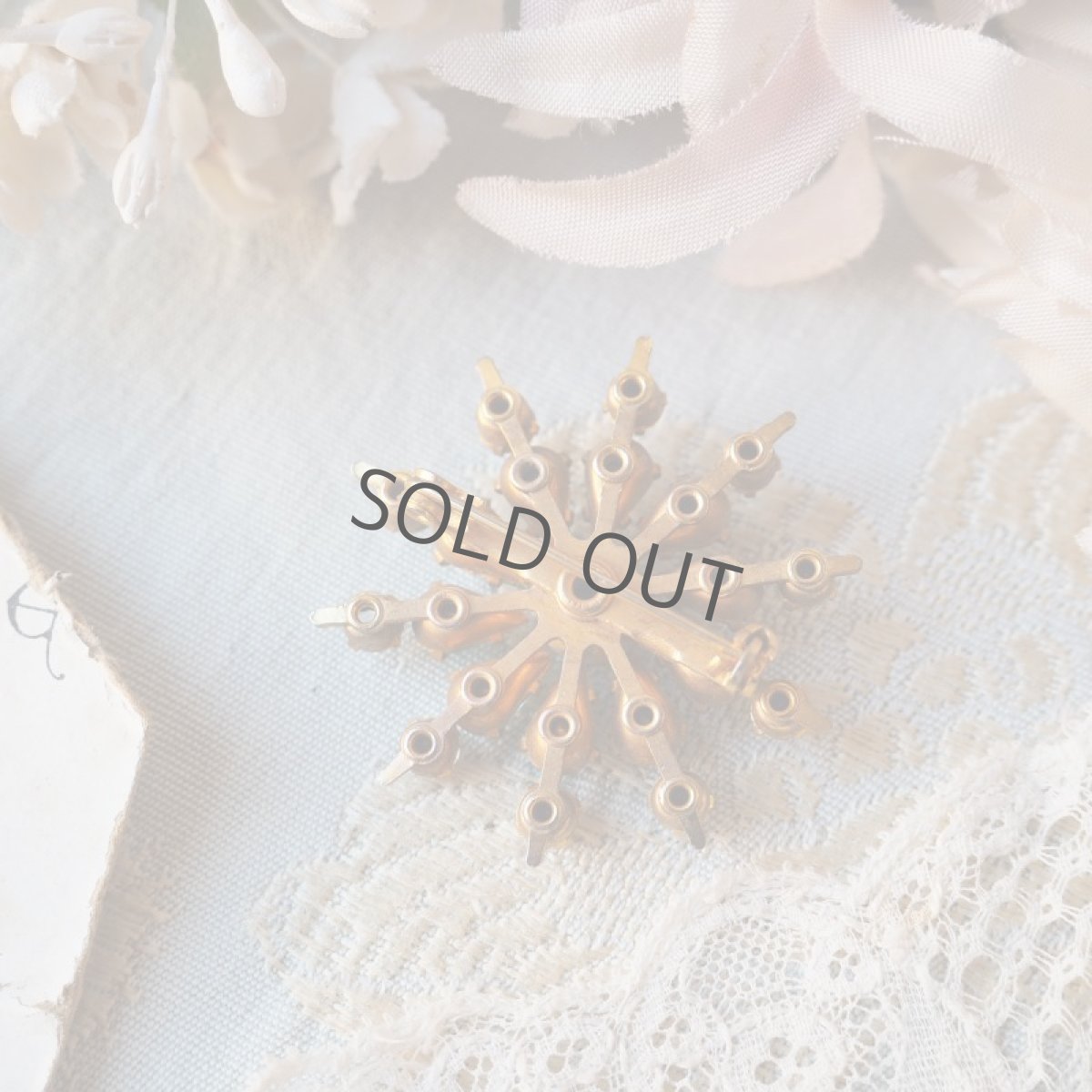 画像5: 青とクリアガラスの雪の結晶ブローチ (5)