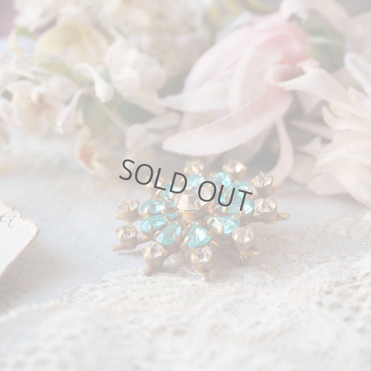 画像4: 青とクリアガラスの雪の結晶ブローチ (4)