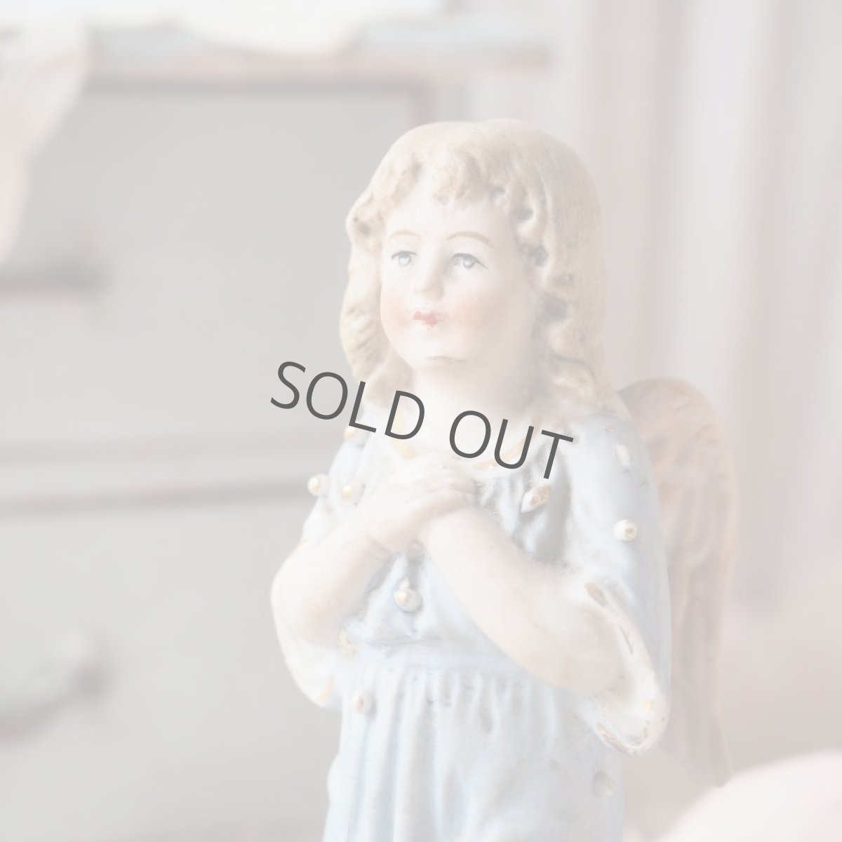 画像2: お祈りする天使像/ピンク色の小さな羽根 (2)