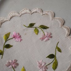 画像5: 小さなドイリーピンク色の小花のシルク刺繍 (5)