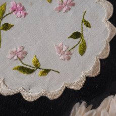 画像3: 小さなドイリーピンク色の小花のシルク刺繍 (3)