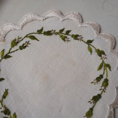 画像5: 小さなドイリーピンクの小薔薇蕾のシルク刺繍 (5)