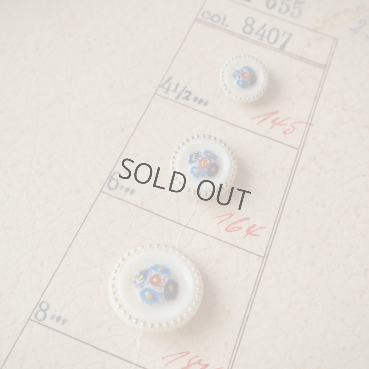 画像5: チェコガラスボタンのサンプルセット台紙付き/白に花模様 (5)