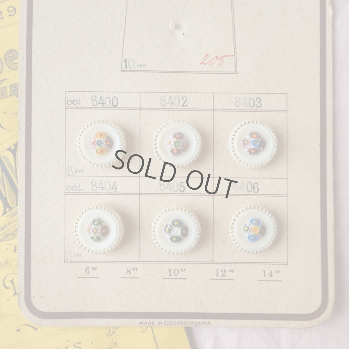 画像3: チェコガラスボタンのサンプルセット台紙付き/白に花模様 (3)