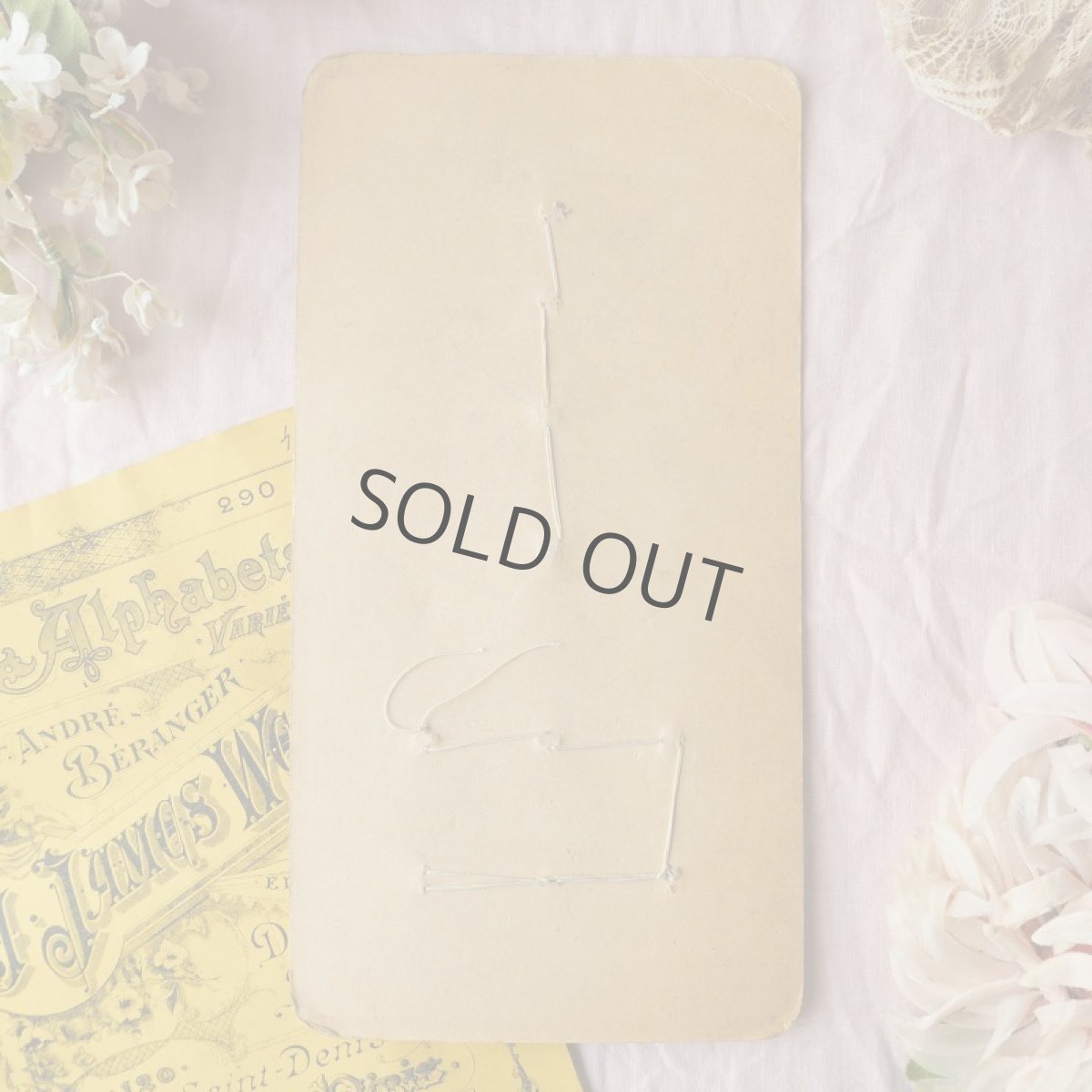 画像7: チェコガラスボタンのサンプルセット台紙付き/白に花模様 (7)