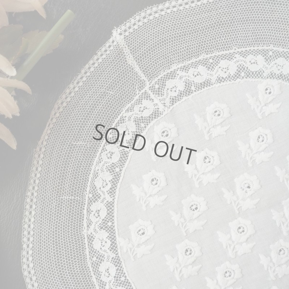 画像2: 手刺繍小花柄パッチワークレースのドイリー (2)