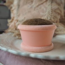 画像13: フランス1950年代ベビーピンク色の小物入れモスグリーンのピンクッション付き (13)
