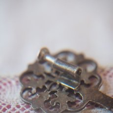 画像6: 古い鍵形のブローチ (6)