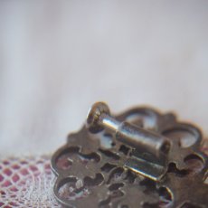 画像7: 古い鍵形のブローチ (7)