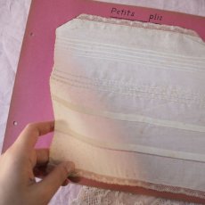 画像7: ピンク色台紙刺繍サンプラー/Petit plis (7)