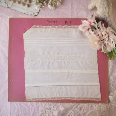 画像1: ピンク色台紙刺繍サンプラー/Petit plis (1)