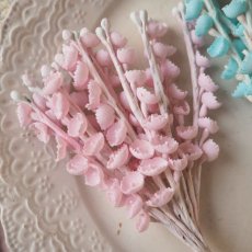 画像2: 淡いパステルカラーのすずらんの花束/ピンク&ブルー (2)