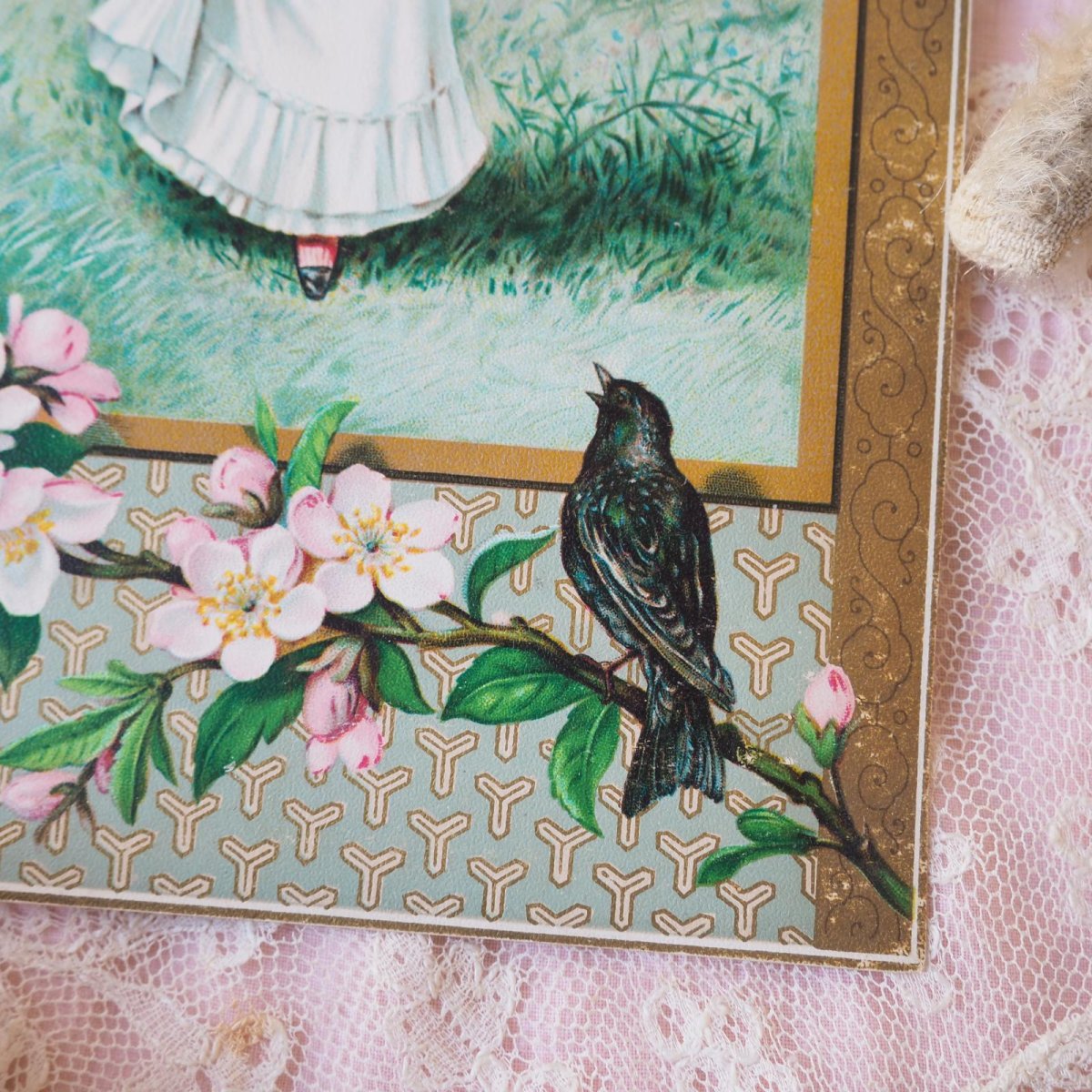 画像5: ピンク色りんごの花と白いドレスの少女、小鳥のクロモカード (5)
