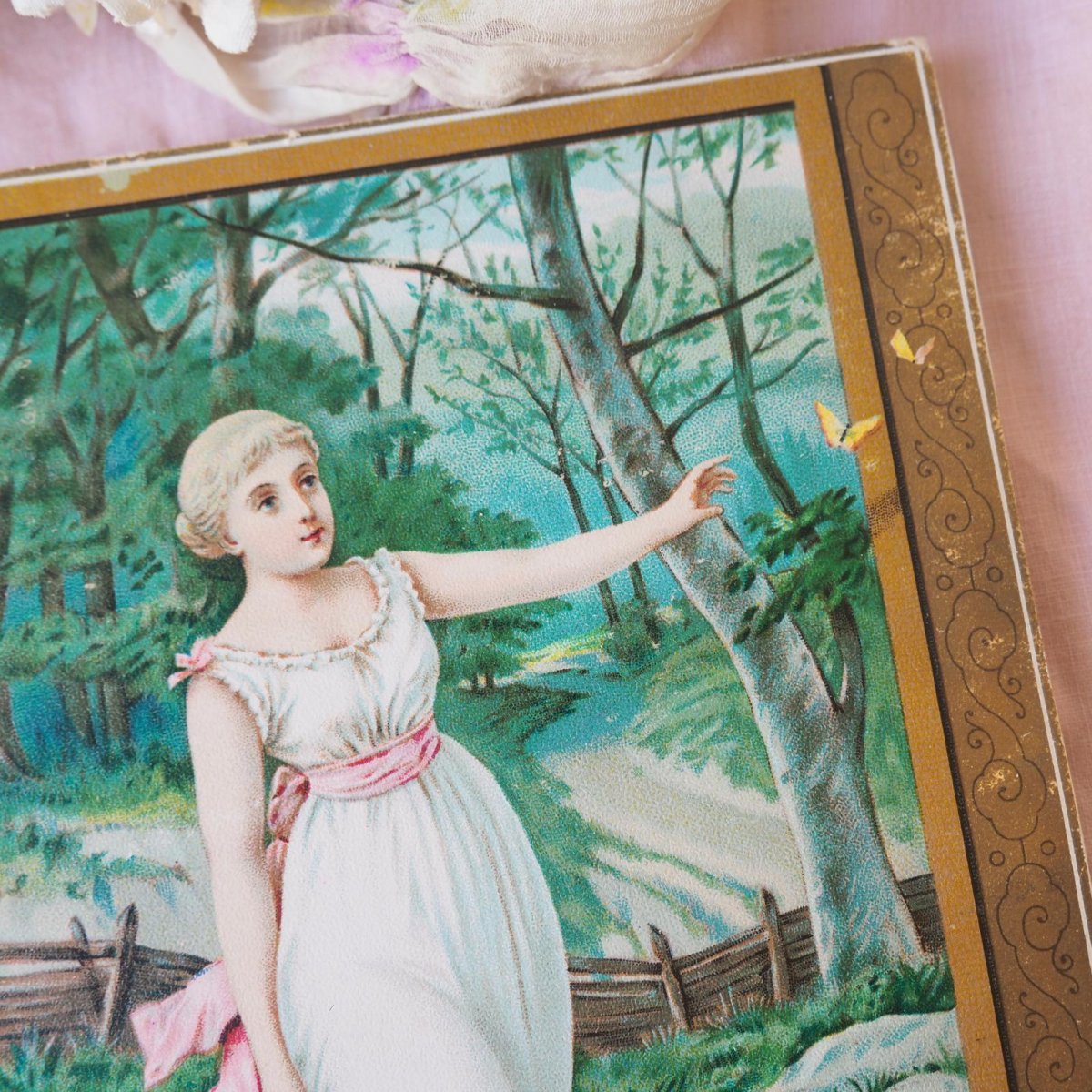 画像3: ピンク色りんごの花と白いドレスの少女、小鳥のクロモカード (3)