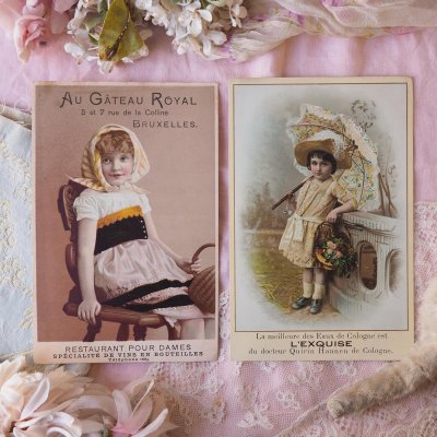 画像1: 広告付きクロモカード/椅子に腰掛けて籠を持つ少女